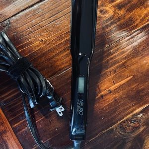 Paul Mitchell Neuro Smooth Flat Iron EUC